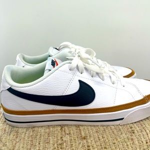 Nike Court Legacy size 8.5 mint condition